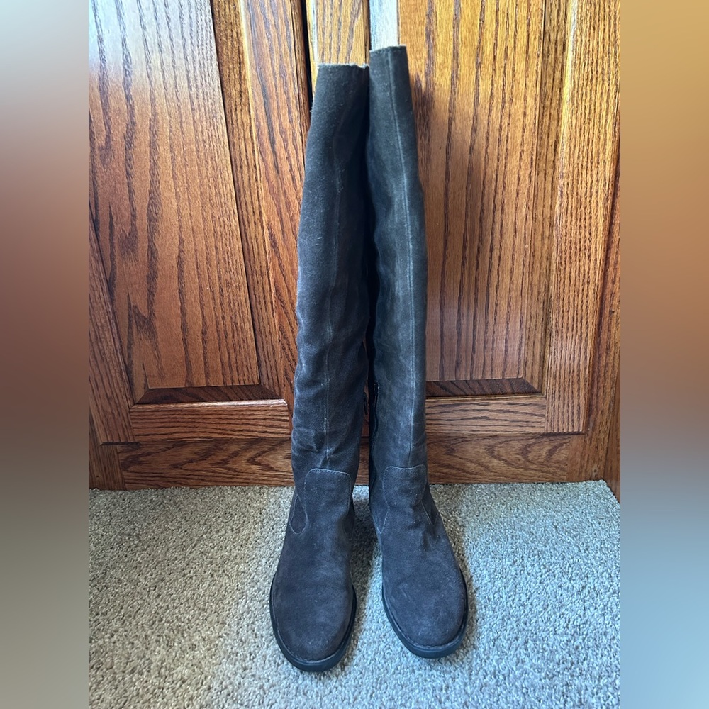 BORN | Cricket Suede Boots In dark gray Suede size 6.5